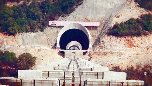 官家山隧道出口实景