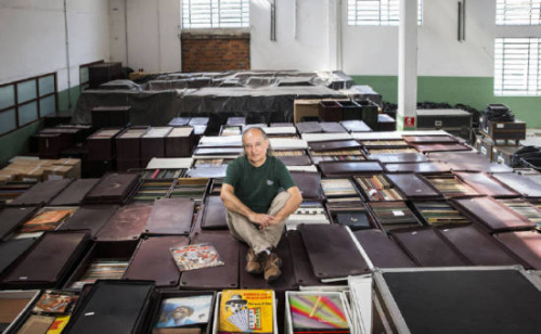 世界最大黑胶唱片收藏家拥有600万张唱片 - 展