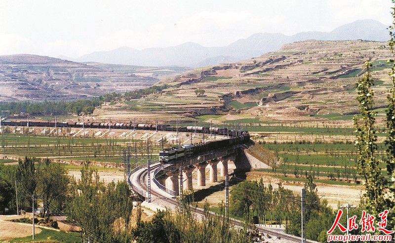 53公里,要担负沿途甘宁2省区4市8个县区的铁路运输任务.