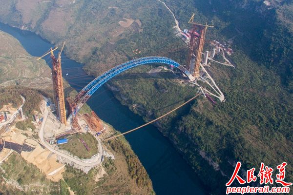 钢铁彩虹飞越长征天险--成贵铁路鸭池河特大桥