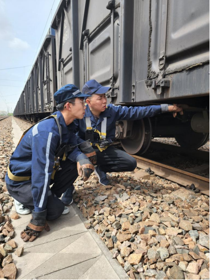 在铁路行业,调车长是一个非常重要的岗位